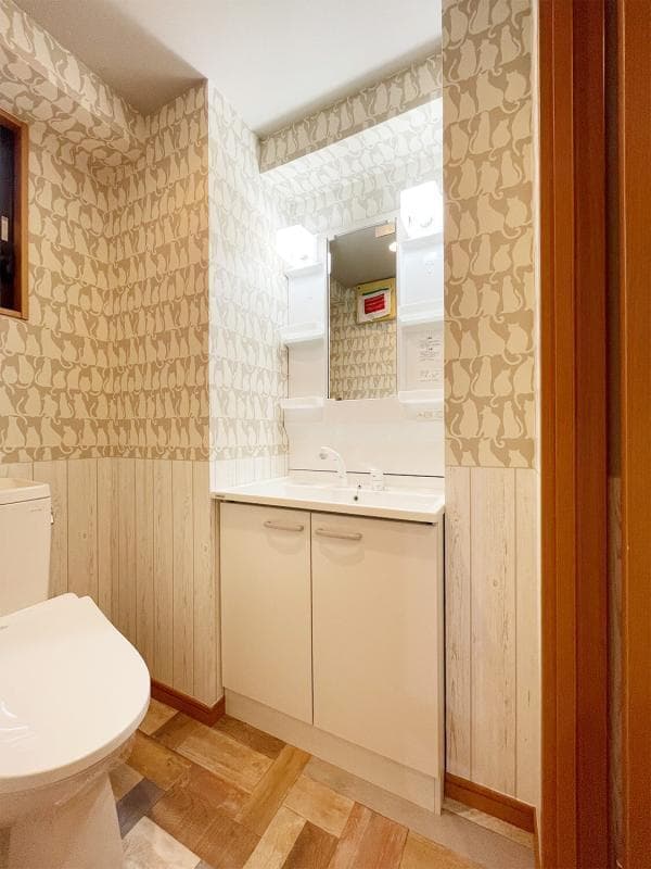 Room image 8