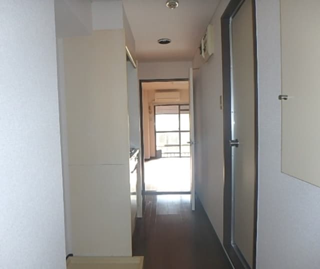 Room image 9