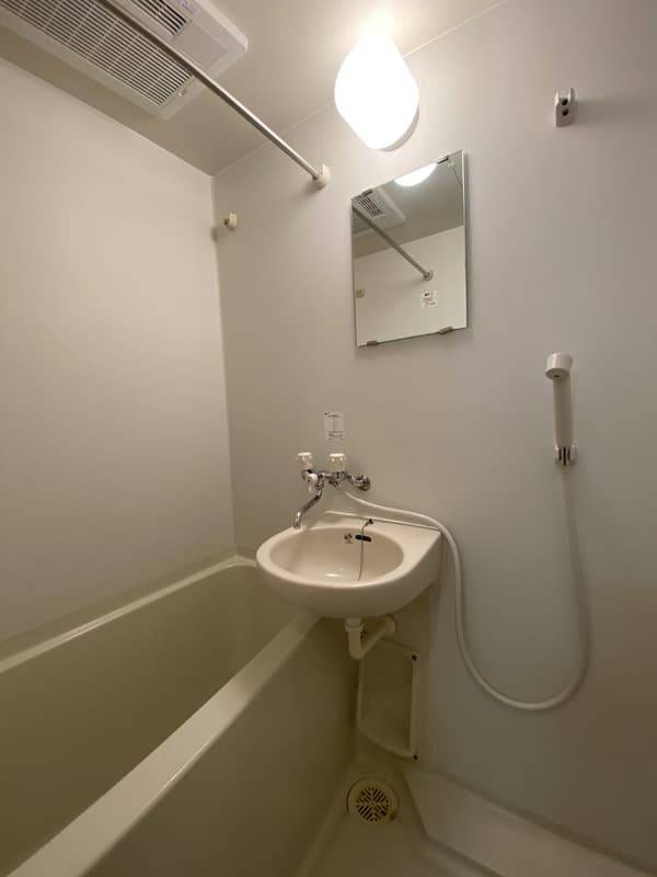 Room image 8