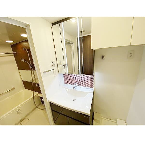 Room image 8