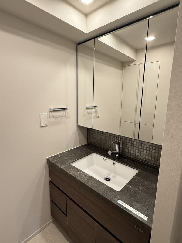 Room image 15