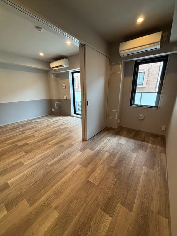 Room image 8