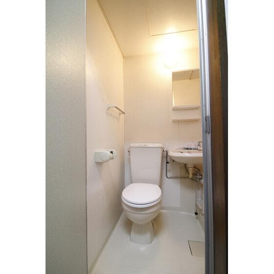 Room image 8