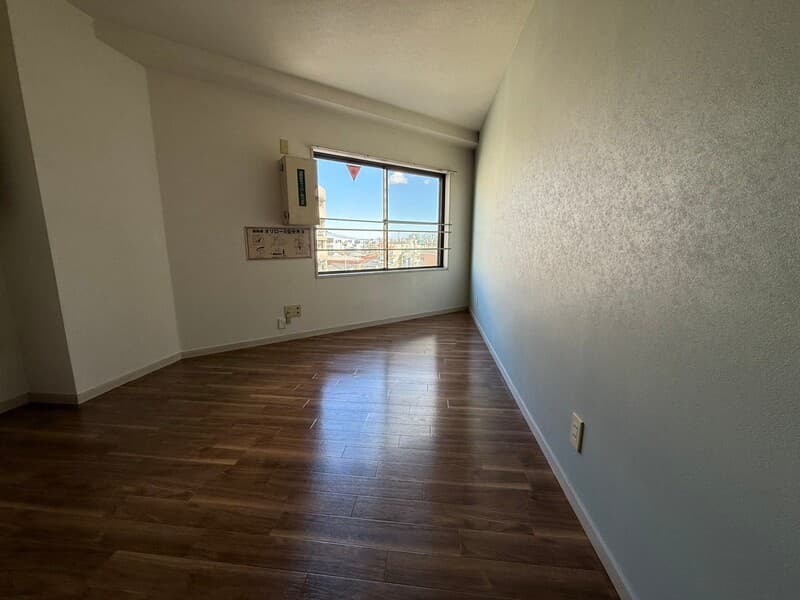 Room image 8