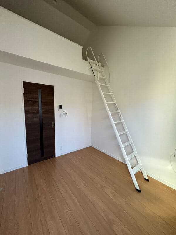 Room image 8