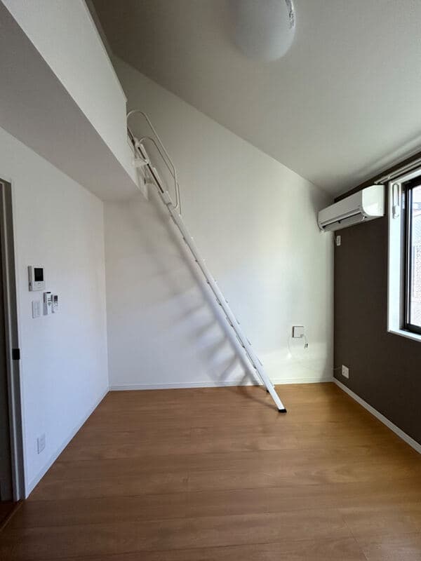Room image 9