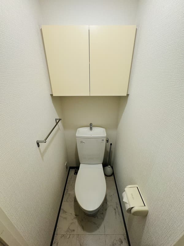 Room image 8