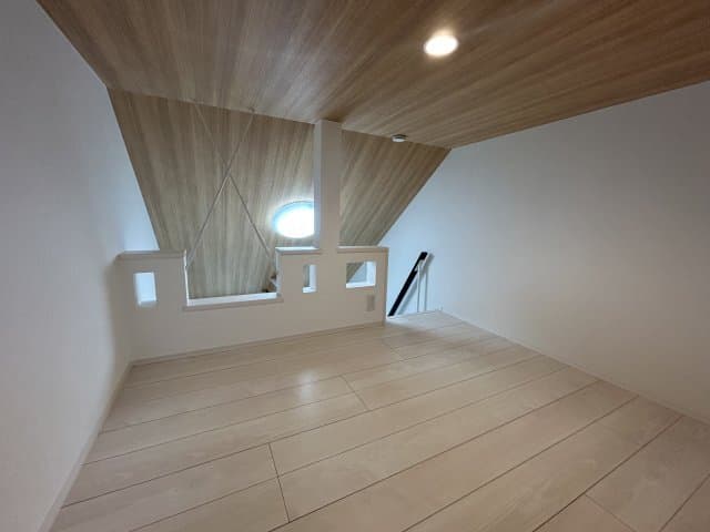 Room image 8