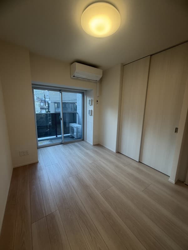 Room image 8