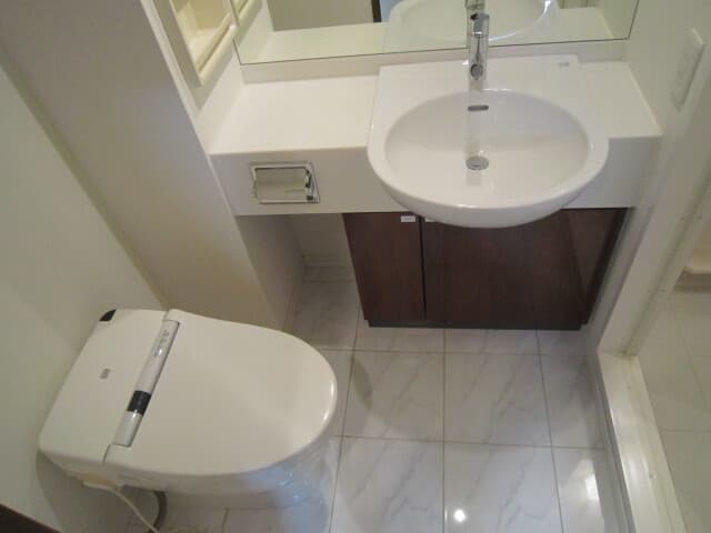 Room image 11