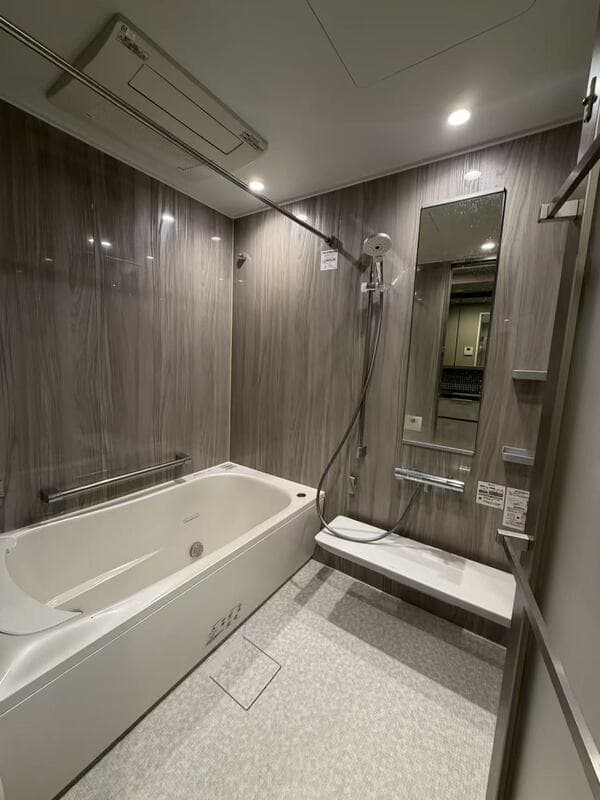 Room image 8