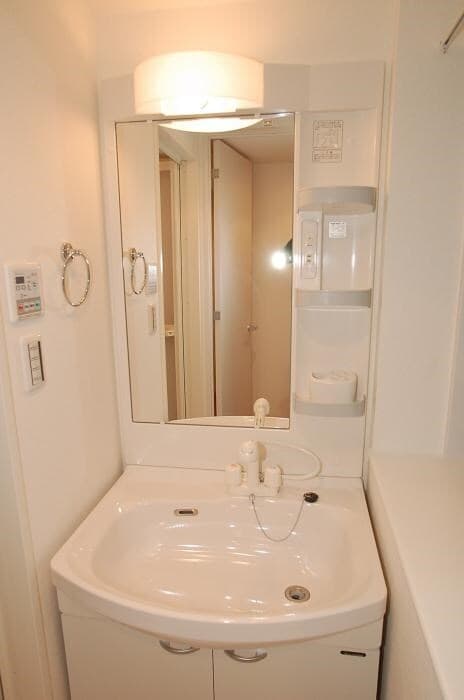 Room image 8