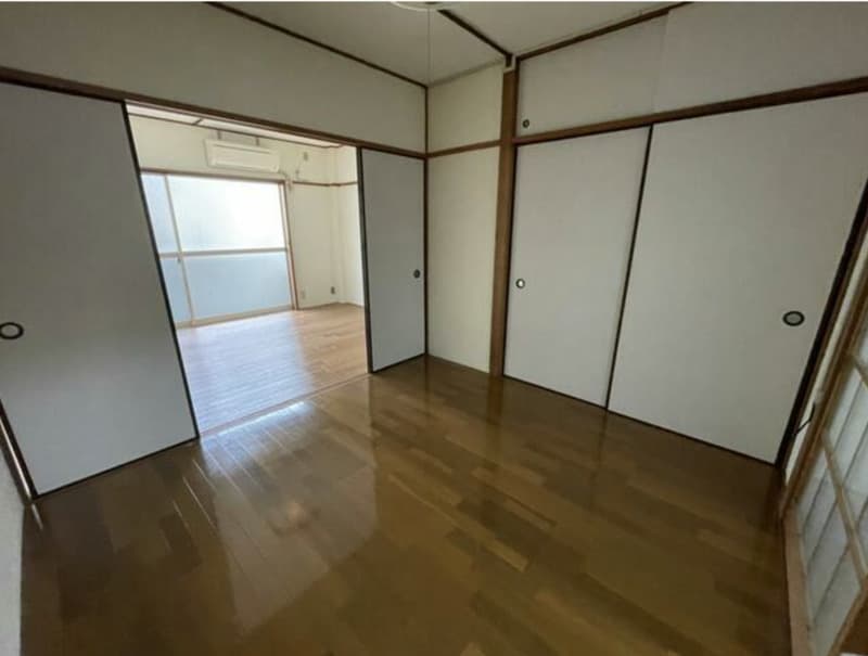 Room image 8