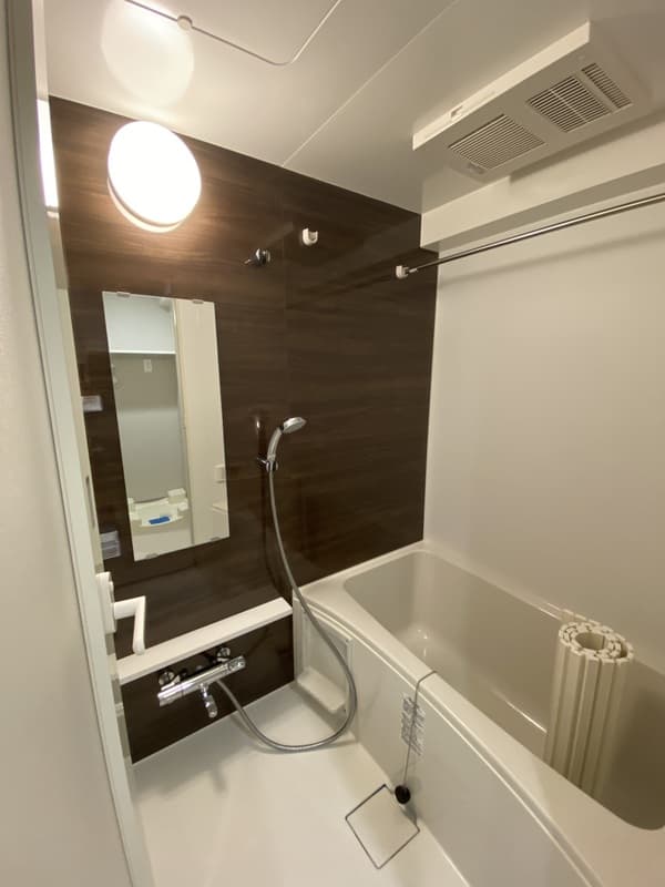 Room image 8