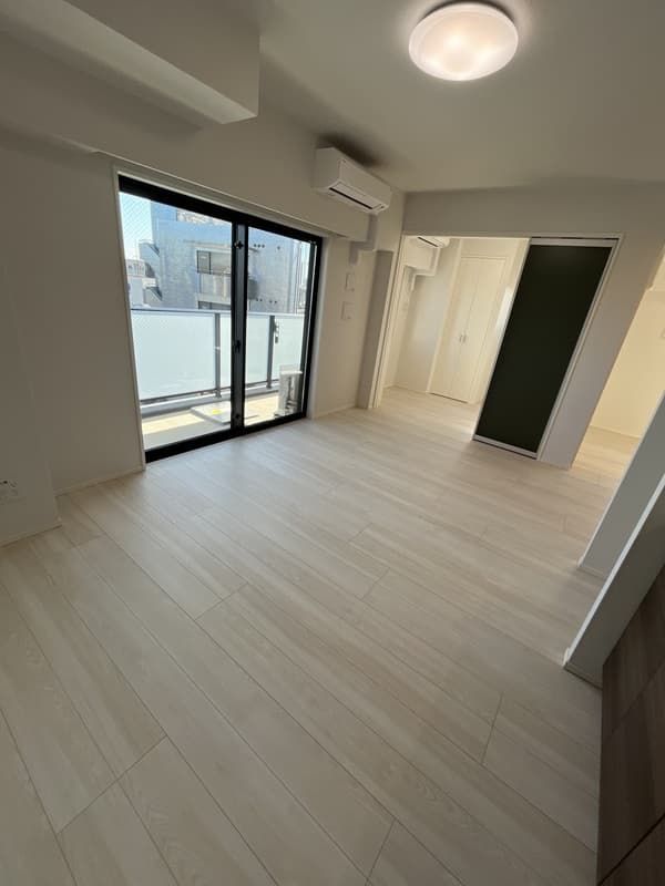 Room image 11