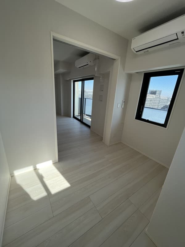 Room image 16