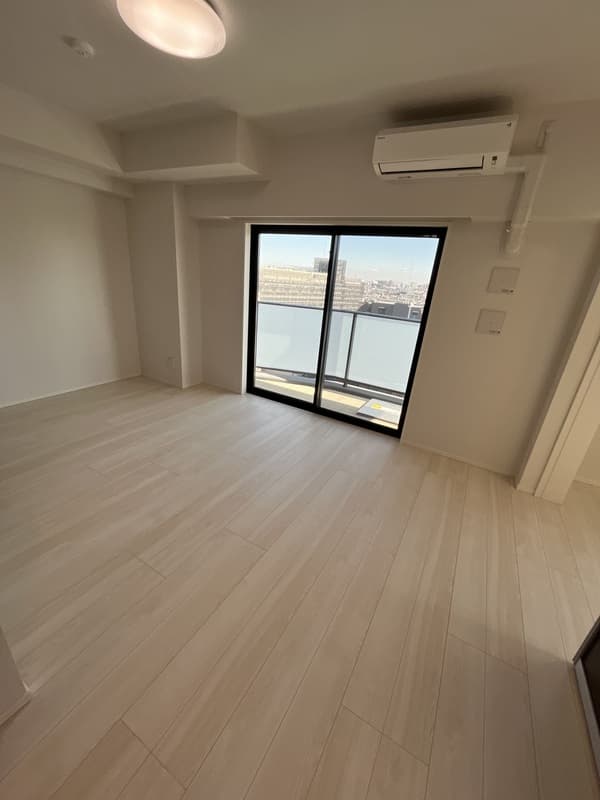 Room image 9