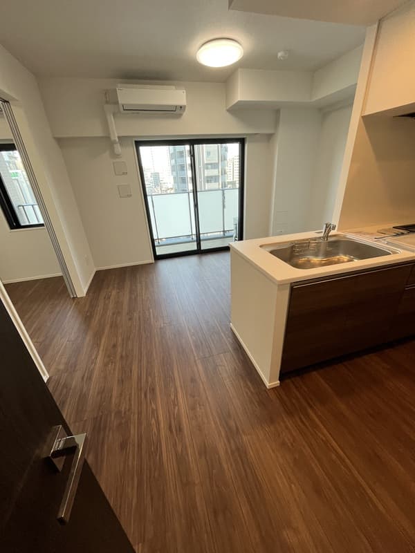 Room image 8