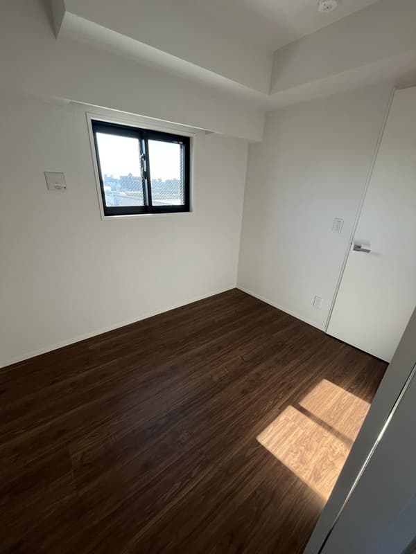 Room image 16