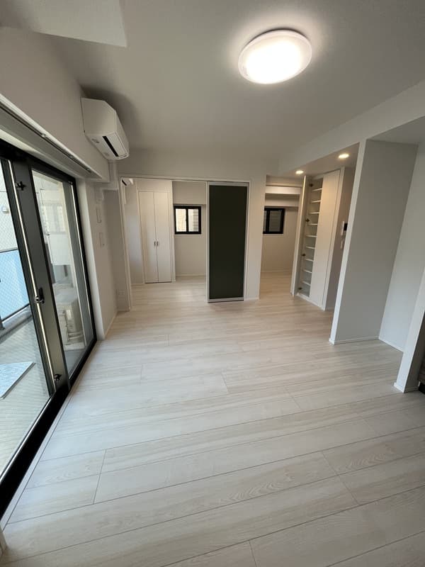 Room image 12