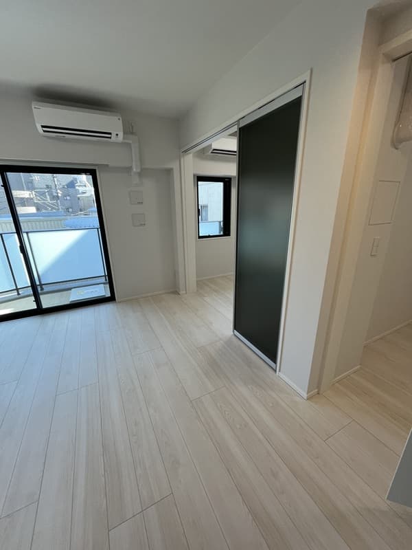 Room image 8