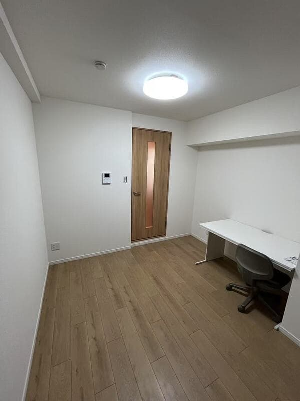 Room image 9