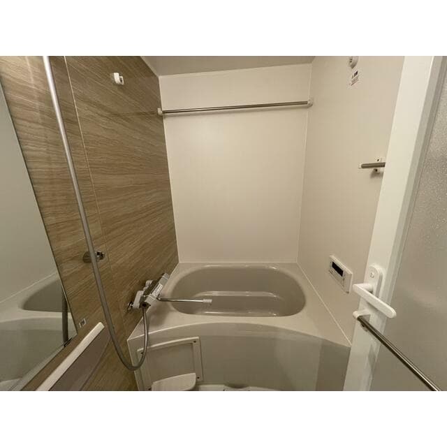 Room image 10