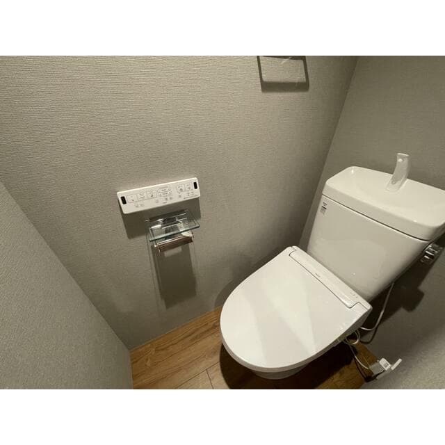 Room image 8