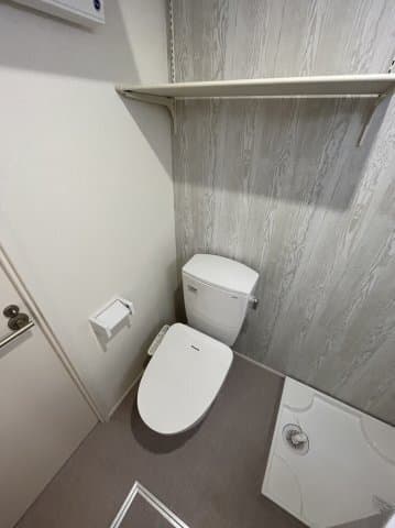 Room image 8