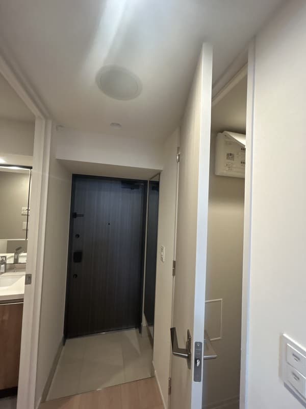 Room image 8