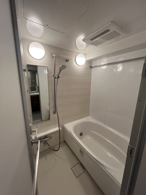 Room image 12