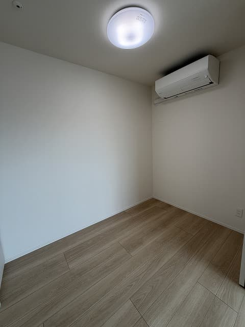 Room image 12