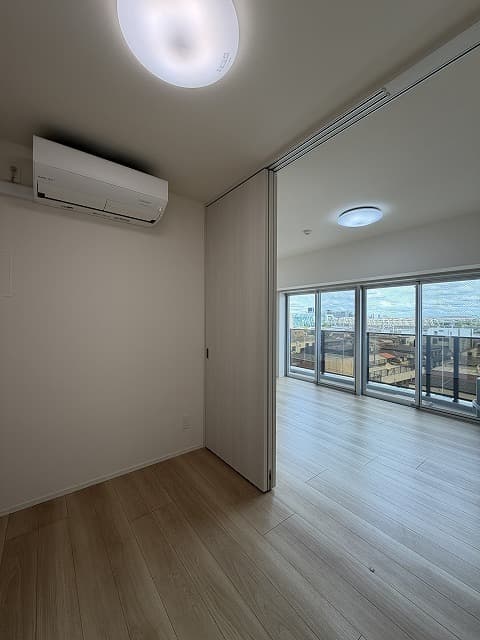 Room image 15