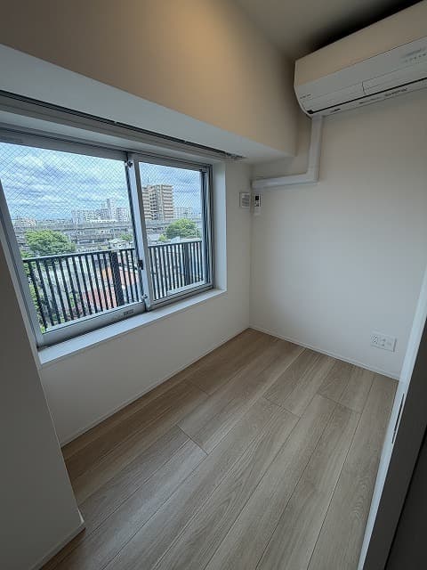 Room image 16