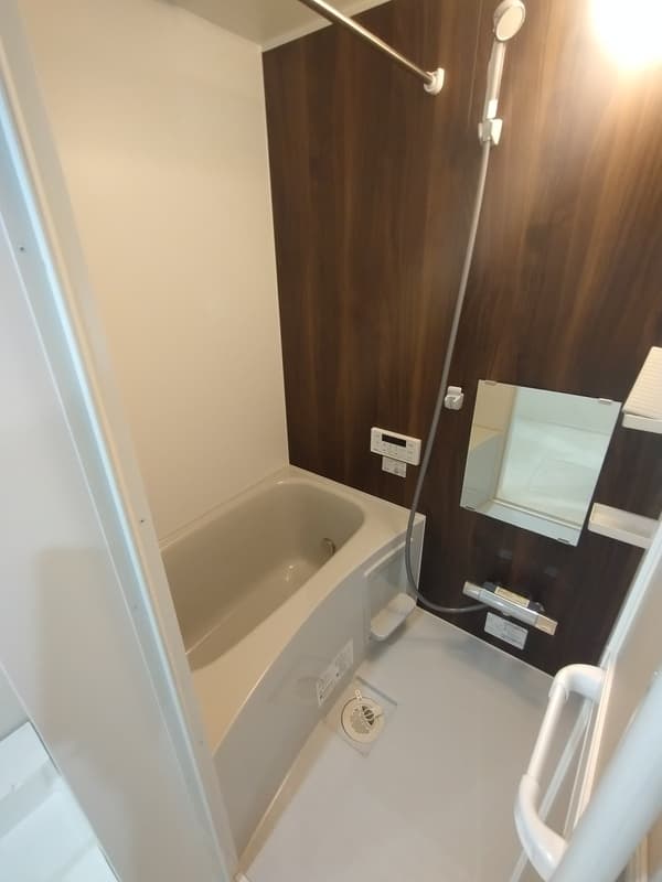 Room image 8
