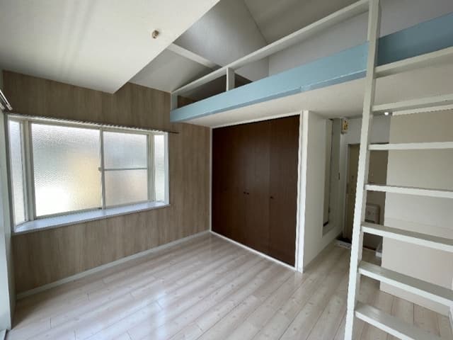 Room image 16