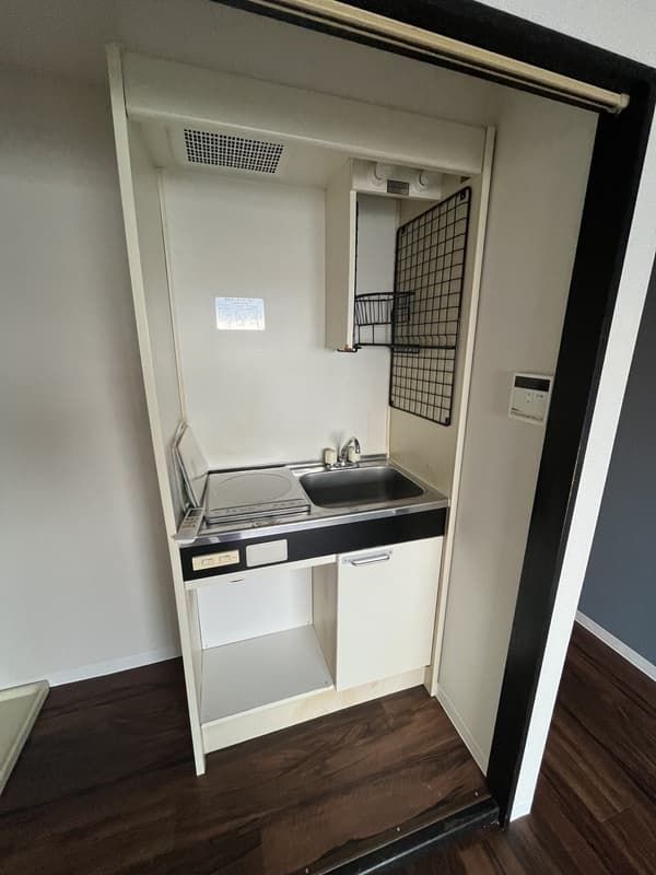 Room image 8