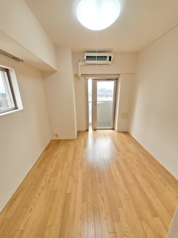 Room image 8