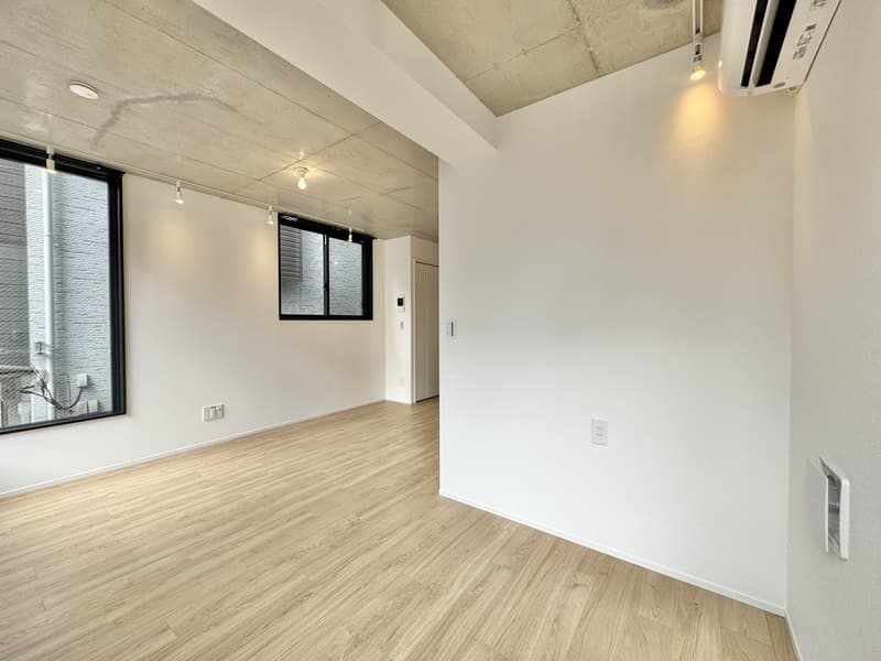 Room image 8