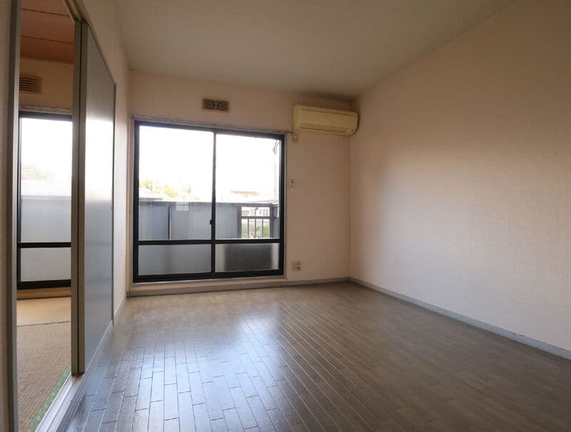 Room image 16