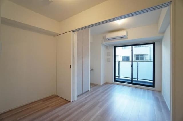 Room image 9