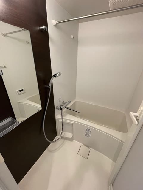 Room image 8