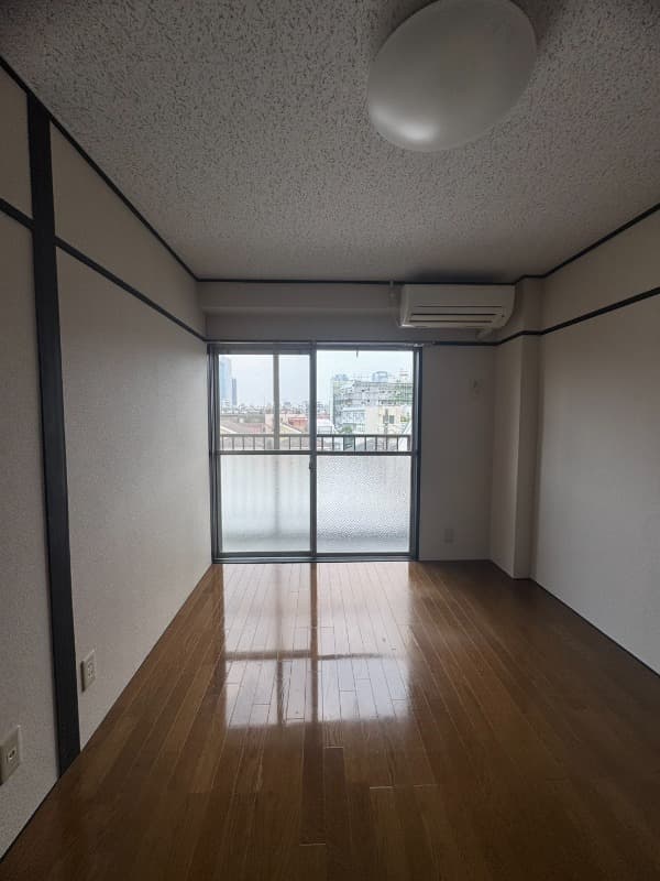 Room image 12
