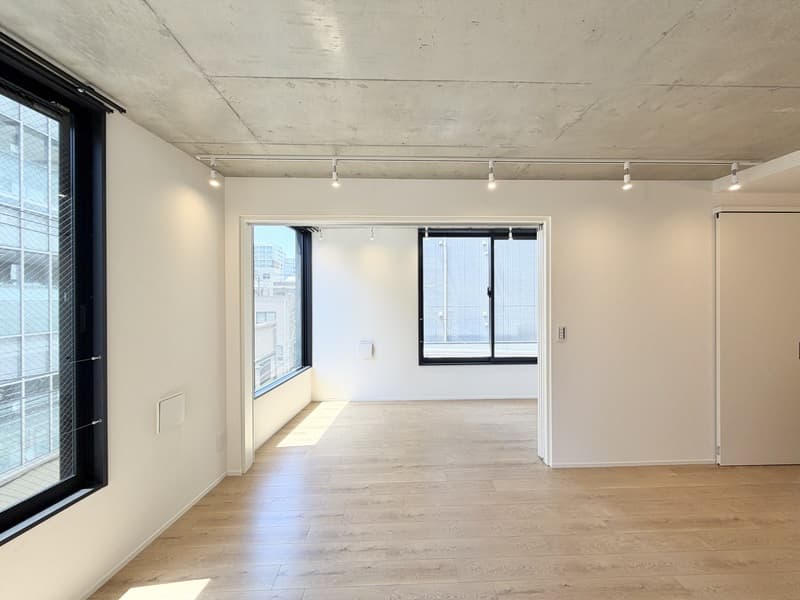 Room image 12