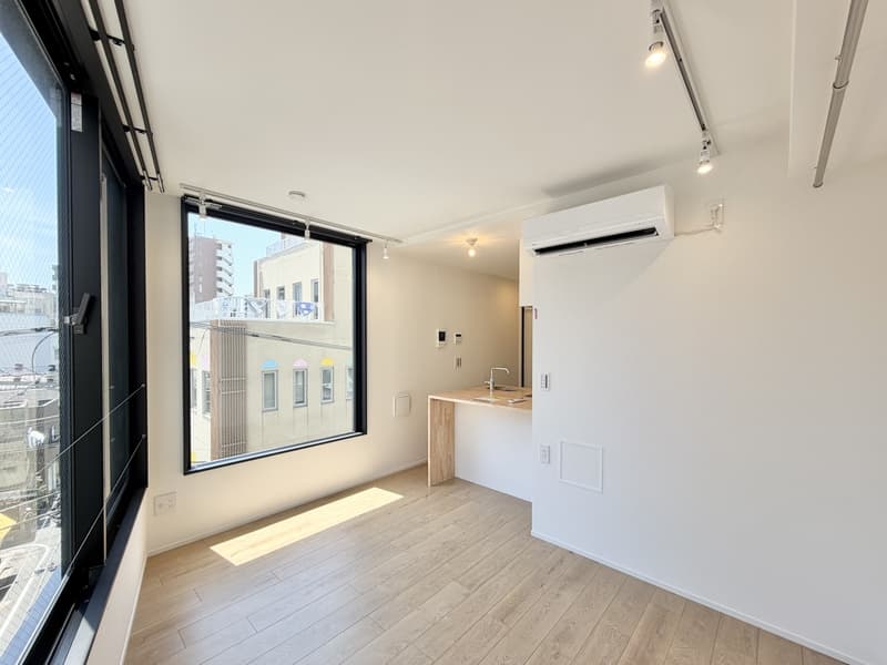 Room image 11