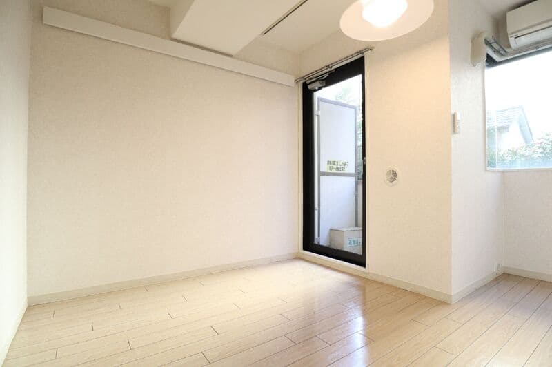 Room image 12