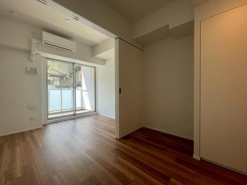 Room image 11