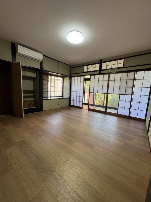 Room image 10
