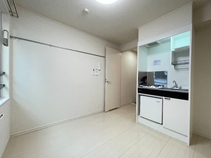 Room image 12