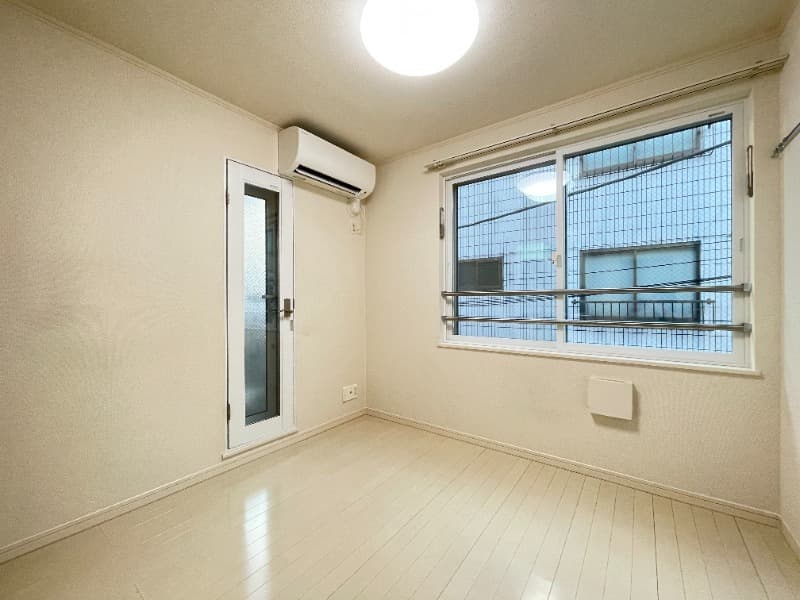 Room image 8